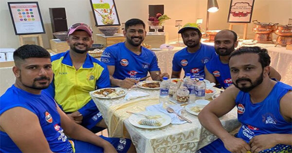ধোনি ও সুরেশ রায়না
